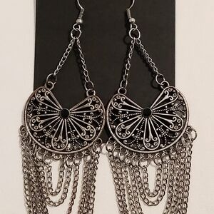 So Social Butterfly - black - Paparazzi earrings